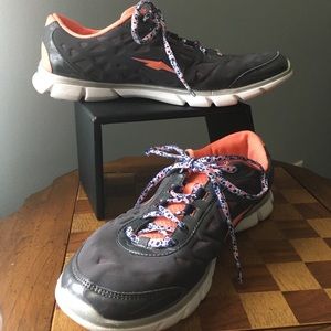 Avis Cantilever Running Shoe